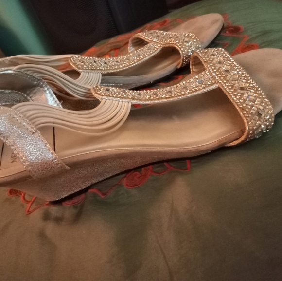 🤠New York Transit Simple Embellished  Slip On Heels Size 10M - Picture 2 of 8